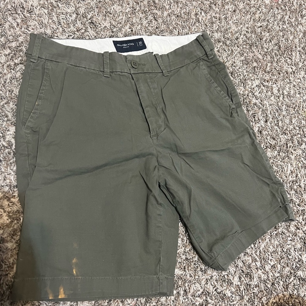 Men A&F short size 30